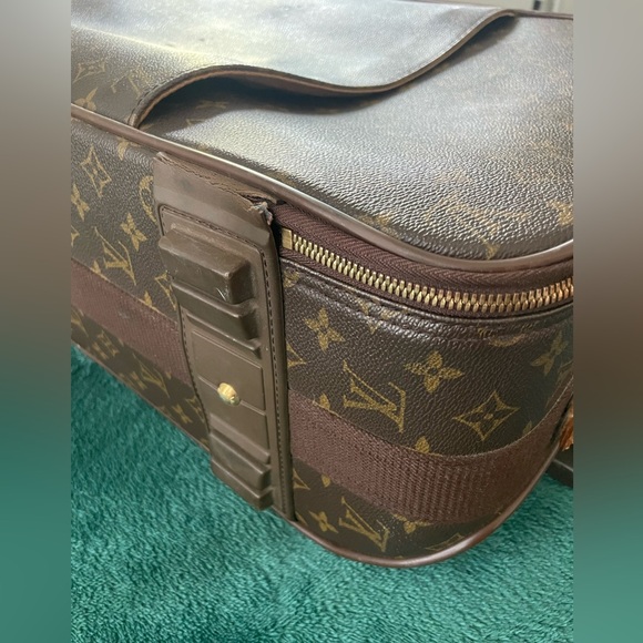 Authentic Louis Vuitton Rolling Suitcase - Picture 3 of 16